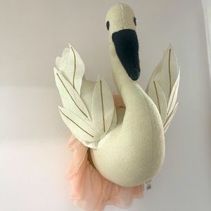 Pillowfort swan head